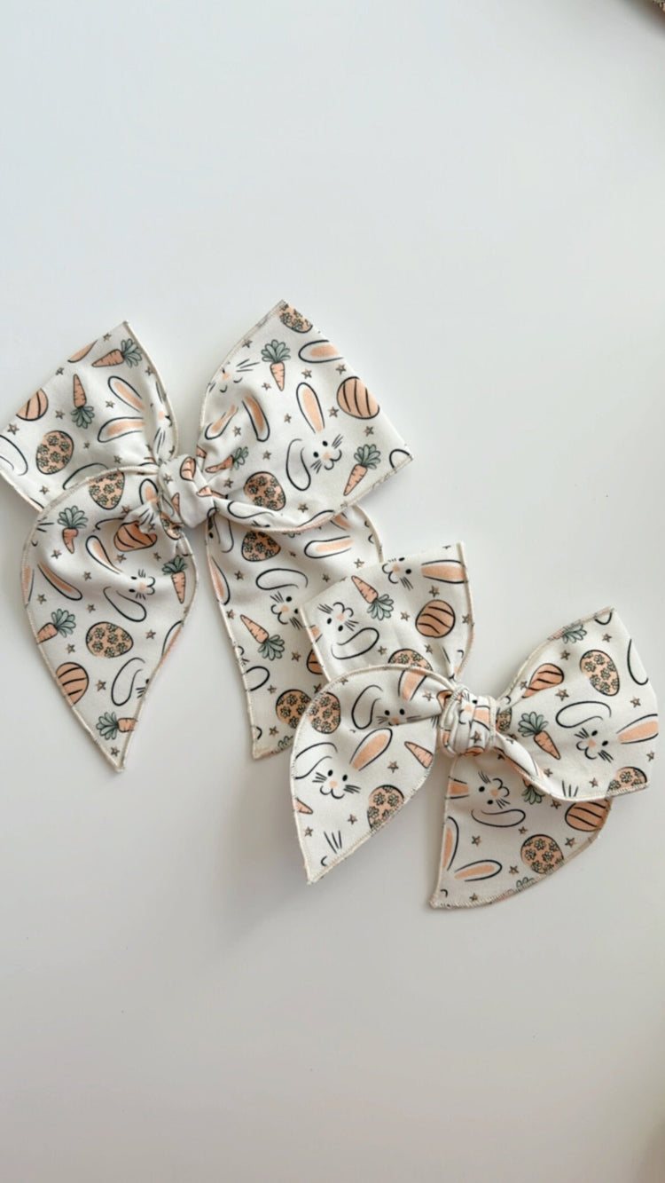 Neutral Easter Bunnies & Ribbed Carrots