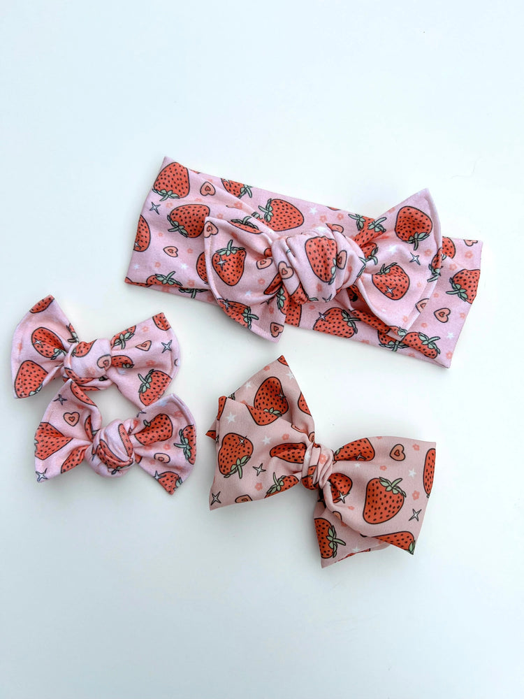 Spring Strawberries Bows