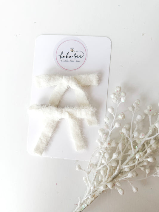 Small Fuzzy White Bow Piggies