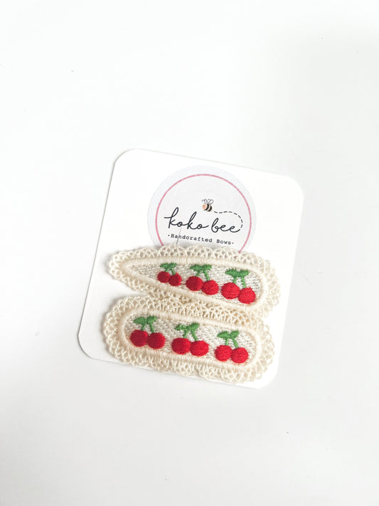 Cream Eyelet Cherry Clip Set