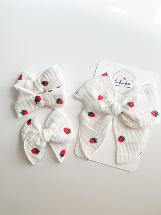 White Strawberry Gauze Bows