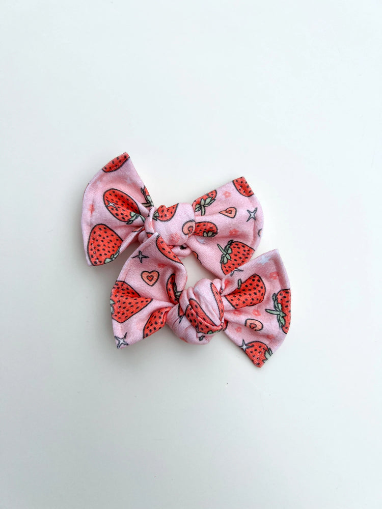 Spring Strawberries Bows